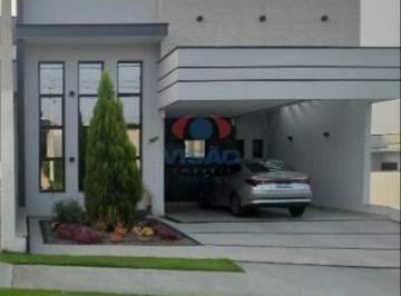 Casa · 135m² · 3 Quartos · 3 Vagas · Linda casa em condomínio com 3 quartos, 1 suíte e 3 vagas.