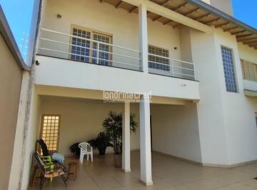 jxoaxc2ytzhmtu0ngflnzaw_md · Conforto e Espaço: Sobrado Completo Próximo à Av. Arthur Thomas