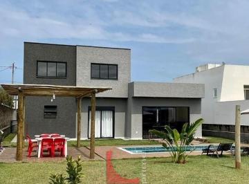 Casa · 225m² · 3 Quartos · 2 Vagas · Casa de Condomínio para venda em Curitibanos de 225.00m² com 3 Quartos, 1 Suite e 2 Garagens