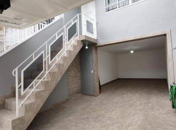 Casa · 122m² · 4 Quartos · 2 Vagas · Sobrado de 122m², 4 quartos e 2 vagas. Apenas 2 quadras da Av. Pres. Kennedy!