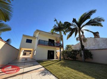 Casa · 3 Quartos · 4 Vagas · Sobrado com Piscina no Piçarras