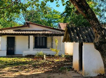 Casa · 70m² · 3 Quartos · 6 Vagas · Seu refúgio em Araruama: casa com amplo quintal, piscina e muito espaço para viver bem