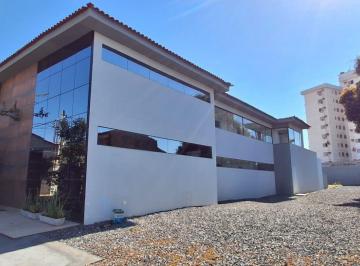 Comercial · 402m² · 25 Vagas · Ponto Comercial para alugar no bairro Araés - Cuiabá/MT
