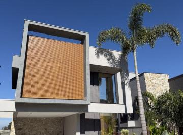 Casa de 3 quartos, Mogi das Cruzes · Casa de alto padrão com elevador, 3 suítes e piscina no Bella Città Fazenda Rodeio, em Mogi!