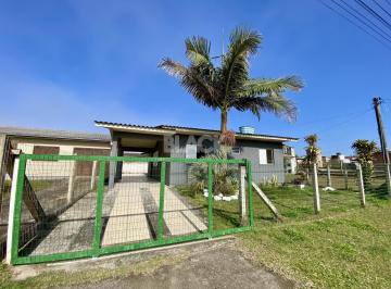 Casa · 100m² · 2 Quartos · 1 Vaga · Casa a 250 metros do mar na Praia Ribeiro