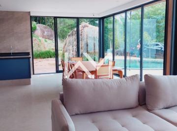 Casa · 195m² · 3 Quartos · 4 Vagas · Casa Nova de Alto Padrão | 3 Dormitórios (1 Suíte) | Piscina Espetacular | Terreno de 1.000 m² | Bra