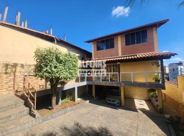 Casa · 369m² · 3 Quartos · 4 Vagas · Casa de 03 quartos a VENDA no Bairro Gloria em Contagem!