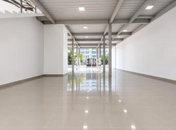 Comercial · 115m² · Oportunidade no Bairro Cabral: Loja Comercial de Alto Padrão Próxima ao Shopping Contagem