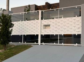 Casa de 3 quartos, Araucária · Casa térrea em Araucária, 3 quartos, sendo 1 suíte.