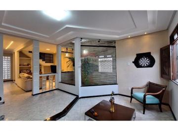 Casa · 320m² · 3 Quartos · 2 Vagas · Casa duplex à venda | Aeroporto | 3 suítes | R$ 600 mil