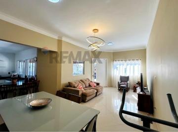 Casa · 163m² · 3 Quartos · 2 Vagas · Casa térrea com 3 suites em condomínio fechado