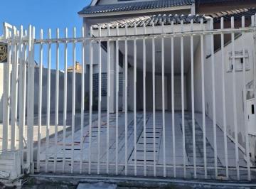 Casa · 295m² · 6 Quartos · 4 Vagas · Sobrado em Jardim das Américas, Curitiba/PR de 295m² 6 quartos à venda por R$ 950.000,00