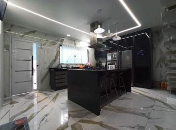 Casa · 175m² · 3 Quartos · 1 Vaga · Sobrado em Jardim Quaresmeira, Suzano/SP de 175m² 3 quartos à venda por R$ 950.000,00
