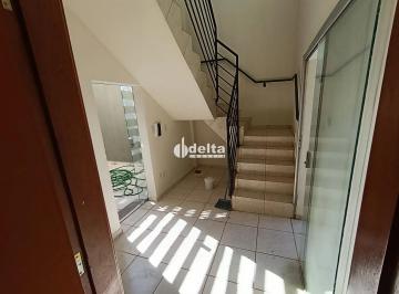 Apartamento · 50m² · 2 Quartos · 1 Vaga · Apartamento com 2 quartos sendo 1 suíte disponível para locação no bairro Jardim Ipanema em Uberlând