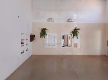 Comercial · 200m² · 2 Quartos · 5 Vagas · Salão Próximo a BR153 e Avenidas.