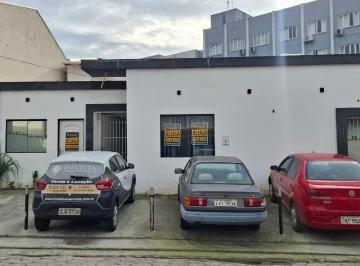 041ac3065d0802251135135fa656bbc628bd2ffd · Casa com 1 quarto para alugar no bairro Trindade, em Florianópolis.