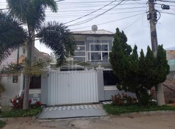 Casa · 97m² · 2 Quartos · 1 Vaga · Casa com suíte, varanda e espaço gourmet em localização estratégica de Araruama