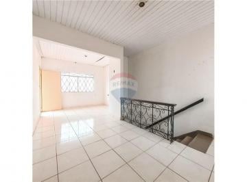 Casa · 254m² · 8 Quartos · Sobrado para venda em Centro de 254.30m² com 8 Quartos
