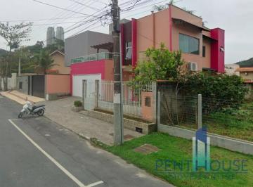 Casa · 240m² · 3 Quartos · 2 Vagas · Casa para Venda em Balneário Camboriú, BARRA, 3 dormitórios, 1 suíte, 4 banheiros, 2 vagas