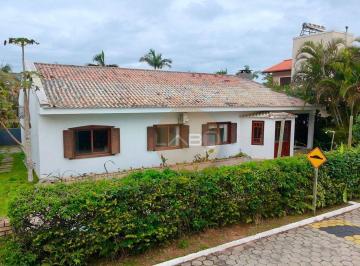 2f140facfbd96b6f3bcca9fff9d2eea7d6e012a9 · Casa para alugar em condomínio fechado na Cachoeira do Bom Jesus | 3 quartos, suíte e 200 m²