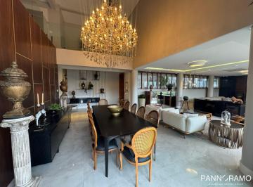 Casa · 550m² · 4 Quartos · 4 Vagas · Linda Casa Mobiliada em Condomínio Fechado para Locação - Balneário Camboriú SC
