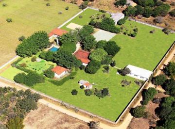 Rural , Cocalzinho de Goiás · CHÁCARA FORMADA COM 21600 m² ESCRITURADA E COM 32 SUITES