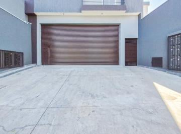 Comercial · 200m² · Loja na Avenida Águia de Haia, 565 • 200 m²