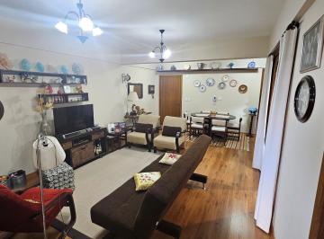 Sala com lareira e AC · Excelente apartamento e localização