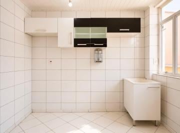 Cozinha-Ampla · Apartamento 2 Dormitórios no Centro Histórico | Sacada e Próximo à Orla.