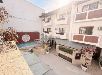 Casa · 273m² · 3 Quartos · 3 Vagas · Casa triplex para alugar no Jardim Oceânico, localizada no Condomínio Ocean Garden na Rua Paranhos A