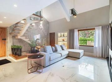 Casa · 319m² · 3 Quartos · 3 Vagas · Casa mobiliada com piscina e espaço gourmet no Cristo Redentor