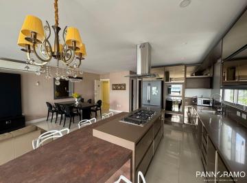 Apartamento · 183m² · 4 Quartos · 4 Vagas · Frente Mar- Apartamento Mobiliado Barra Sul - 4 suítes 4 Vagas - Locação Anual