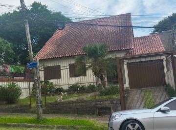 Casa · 244m² · 3 Quartos · 2 Vagas · Casa com 03 dormitórios, 01 suíte e 02 vagas de garagem