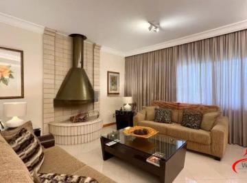 Casa · 250m² · 4 Quartos · 4 Vagas · Casa com 3 Dormitórios, Suíte e Garagem para 4 Carros no São Sebastião