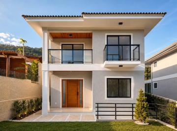 Casa · 208m² · 2 Vagas · Casa com 4 quartos no Comary, Teresópolis