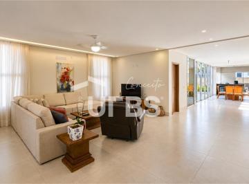 Casa · 337m² · 4 Quartos · 4 Vagas · Sobrado Alto Padrão no Portal do Sol Green: 4 Suítes, 337m², Espaço Gourmet e Piscina Aquecida.