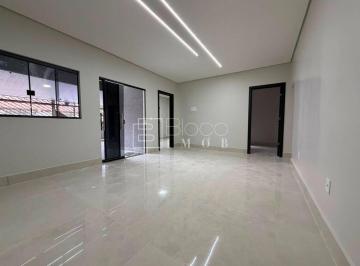 Casa · 150m² · 3 Quartos · 3 Vagas · Casa com 3 quartos sendo 1 suíte na Quadra 102 do Recanto das Emas