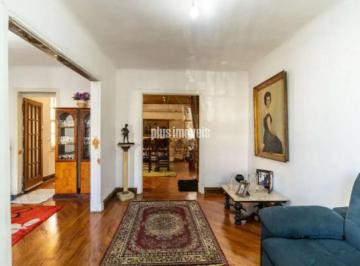 Casa · 297m² · 3 Quartos · 2 Vagas · Casa com potencial residencial e excelente oportunidade de investimento