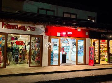 66ec2318406e72661ab14b80623abb8074f4c5eb · 5 Lojas no Quadrado Trancoso