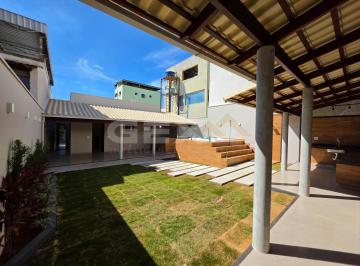 Casa · 227m² · 3 Quartos · 2 Vagas · Casa à Venda com 03 Quartos no Bairro Planalto em Divinópolis MG.