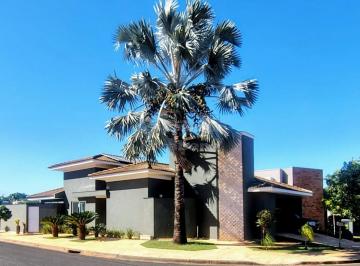 Casa · 402m² · 3 Quartos · 4 Vagas · Casa no Jardim Botânico de 3 suítes