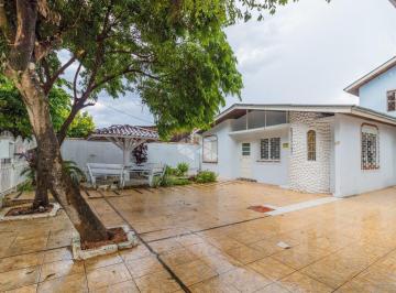 Casa · 217m² · 5 Quartos · Casa com 5 Dormitorios sendo 1 suite