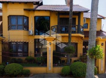Casa · 207m² · 2 Quartos · 2 Vagas · Sobrado 2 Dormitórios e 1 suíte master,. mais 2 apartamentos nos fundos