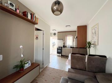 Casa · 39m² · 1 Quarto · 1 Vaga · Casa 1dorm com garagem coberta e terreno nos fundos em Cachoeirinha.