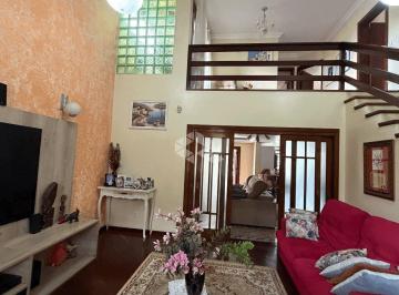 Casa · 242m² · 3 Quartos · 2 Vagas · Excelente e lindo sobrado no centro de Canoas.