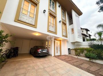 Casa · 200m² · 3 Quartos · 2 Vagas · Casa Sobrado com 200m² área privativa 3 suites, 2 vagas cobertas, Bairro Moinhos de Vento
