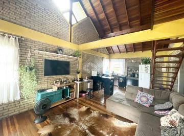 Casa · 216m² · 3 Quartos · 2 Vagas · Casa com 3 dormitórios - Bairro Olaria, Canoas.