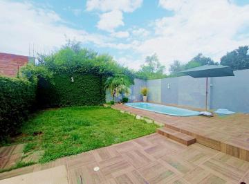 Casa · 87m² · 2 Quartos · 1 Vaga · Terreno 308m² com casa de 2 dormitórios e piscina em Esteio