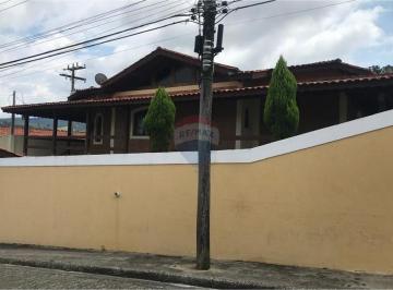 Casa · 250m² · 3 Quartos · 2 Vagas · Casa para venda em Centro de 250.00m² com 3 Quartos, 3 Suites e 2 Garagens