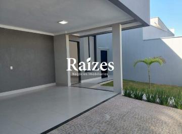 Casa · 110m² · 3 Quartos · 2 Vagas · Casa com 3 quartos sendo 1 suíte no Laranjeiras em Uberlândia